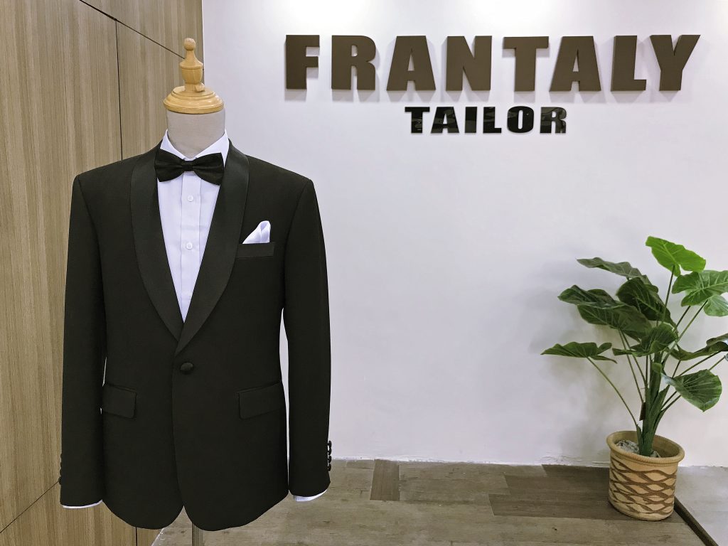 Black Tie suit, tuxedo Shaw lapel with white pocket square