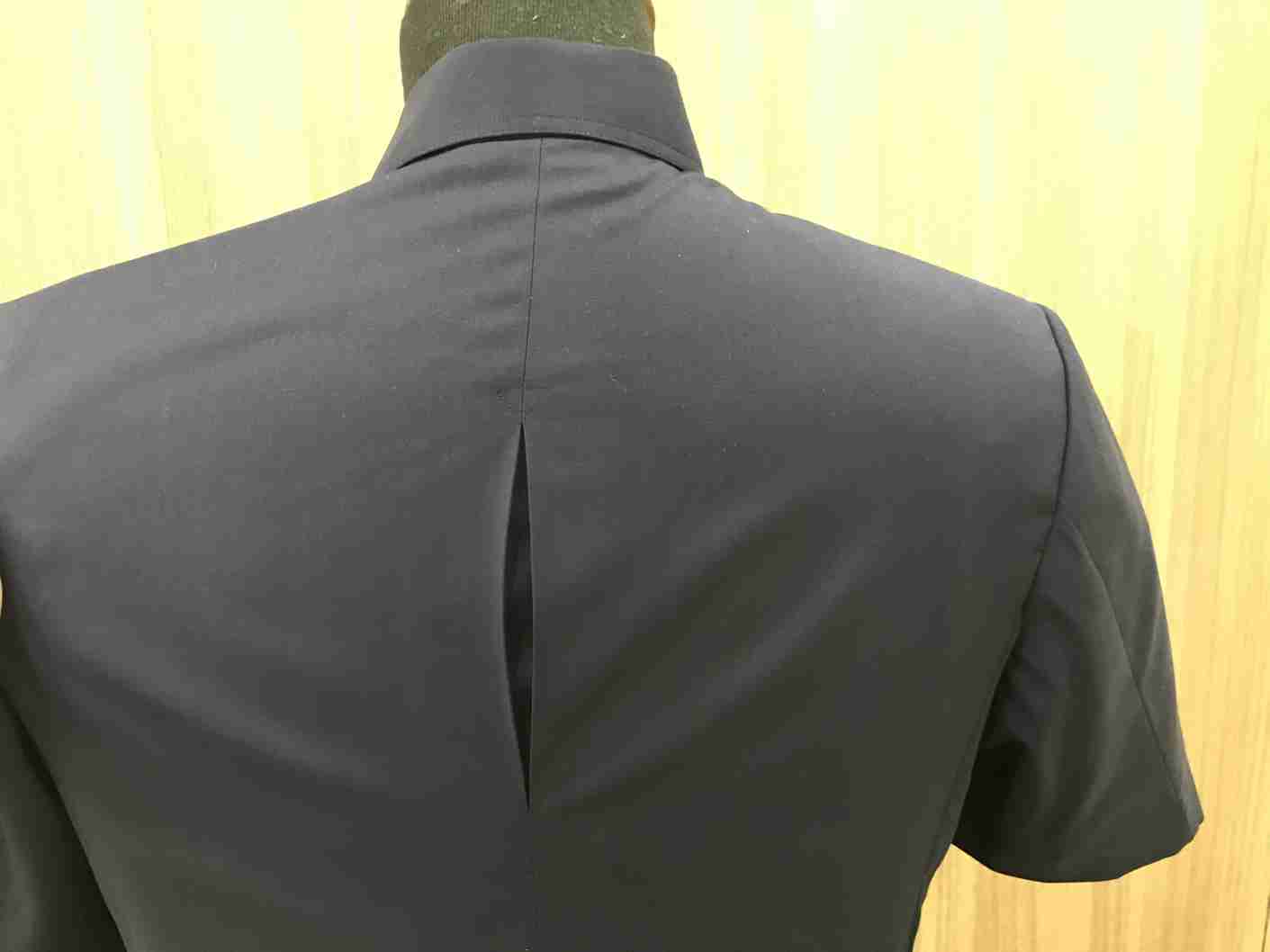 bush jacket, opening in the back for easy movement